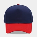 Détail des coutures renforcées sur la visière rouge d'une casquette trucker en coton bleu - Réglable / Bleu Marine avec Bord Rouge