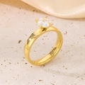 Minimalistische 18K vergulde ring met ronde zirkonia in een klassieke 4-potige zetting - US 6 / 4mm Goud Gladde Stijl (KR100645-K)
