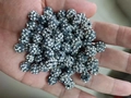 8mm dunkelgraue Tonperlen mit funkelnden Strasssteinen für DIY-Schmuckherstellung - Schwarz Mit Weißen Strasssteinen