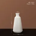 Minimalistische weiße Keramikvase mit horizontaler Rippentextur, 21 cm hohe moderne Deko - Matte Gerippte Vase HP-1512