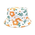 Détail d'un bob blanc avec imprimé floral orange et surpiqûres précises en coton - Blanc