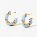 Orecchini a perno a forma di C intrecciati in oro con accenti in smalto celeste - Blu