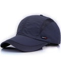Detail van donkerblauwe sneldrogende sportpet met ademend mesh en sportief tekstlogo - Verstelbaar / Marineblauw (Rood Label)