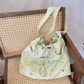 Borsa a tracolla a quadretti verdi e gialli con fiocchi ricamati e coulisse - Verde