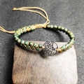 Détail du bracelet en perles de turquoise africaine avec breloque argentée Arbre de Vie - Argenté
