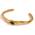 Bracciale aperto placcato oro 18K con texture irregolare e zircone verde rettangolare - Oro-Zircone Verde