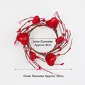 Détail de la couronne de cœurs et baies avec dimensions: 8cm intérieur et 20cm extérieur - Diamètre intérieur environ 8 cm / Baies de Cœur Rouge et Rose