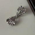Gepolijste zilveren legering haarklem met een getextureerd hol strikontwerp voor dames - Legering / Strik Zilver-6CM