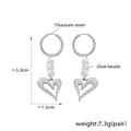 Pendientes de corazón en plata con borlas de perlas sintéticas y acero de titanio - Color Acero