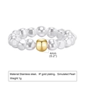 Detail des Perlenrings mit 4mm Kunstperlen und IP-goldbeschichteten Edelstahlperlen - US 7 / Gold
