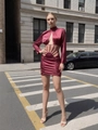 Elegante vestido corto de satén rojo vino con manga larga y detalle de cordones - S / Burdeos