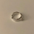 Elegant 925 sterling silver wavy ring featuring a single white round pearl accent - Silver Irregular Pearl (JZ0822)