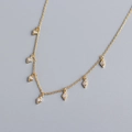 Makroaufnahme der s925 Silber Quastenkette mit goldenen Rauten Zirkon Anhänger Details - 925er Silber / Gold