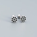 Boucles d'oreilles fleurs en argent avec pétales noirs dans un design floral minimaliste - Plaqué Argent (Noir)
