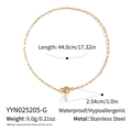 Dettaglio della collana in acciaio inossidabile dorato da 44cm con perla e chiusura a T - Oro(YYN025205-G)