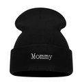 Bonnet noir en tricot avec broderie Mommy blanche et bord replié pour l'hiver - Taille unique / Mommy Noir