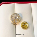Macro view of flower brooch with mother of pearl and zircons, size 1.4cm and weight 2.7g - Round Flower (C041)