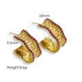 Orecchini a forma di C martellati in oro 14K con zirconi rosa e misure indicate - Strass Rosso
