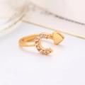 Anillo dorado ajustable con letra C en circonita y detalle en forma de corazón - Letra C Dorada