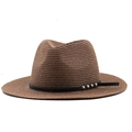Classico cappello Panama in paglia marrone scuro con fascia in pelle nera e borchie - M (56-58cm) / Marrone