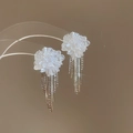 Boucles d'oreilles fleur blanche avec franges de cristal doré et aiguilles argent - Gland court blanc doré (79#)