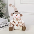 Weihnachts-Schneemann-Plüschpuppe mit langer Mütze und braunem Karoschal als Deko - Schneemann
