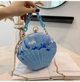 Sac coquillage en acrylique marbré bleu avec chaîne dorée et poignée en plastique - Bleu