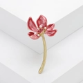 Élégante broche fleur de lotus 3D vintage avec pétales en émail rose et accents de perles - Rouge
