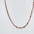 Collana minimalista placcata in oro rosa 18k a maglie ovali piatte su sfondo bianco - Lunghezza 45cm Larghezza 1,4mm / Oro rosa