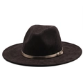 Cappello fedora in pelle scamosciata marrone scuro con nastro dorato e fibbia in metallo - M / caffè