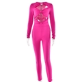 Detail van een rozerode jumpsuit met lange mouwen, rugopening en decoratieve strik - S / Rozerood