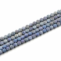 Detailansicht von 10mm blauen Natursteinperlen mit Felsstruktur für DIY-Schmuckherstellung - Aqua