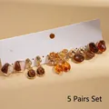 Set da 5 paia di orecchini vintage in resina ambra e oro per uno stile retrò - Ago in Argento Color Caffè (Set da 10 Pezzi)