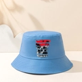Détail de l'imprimé Sunset Beach avec palmiers sur un chapeau bob bleu clair - Taille unique / Bleu Denim