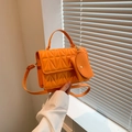 Sac à main matelassé orange vif en similicuir avec petite pochette et détails dorés - Rouge Orangé