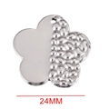 Silberner 24MM Edelstahl-Blütenanhänger mit Hammerschlag-Textur und glanzvollem Finish - Blume Stahl / 24mm