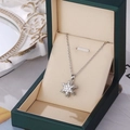 Collar de copo de nieve plateado con circonitas brillantes en una caja de regalo fina - Plata Circonita Blanca