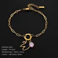Elegante 14K vergulde roestvrijstalen armband met letter E en roze kristallen bedels - Letter W