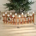 Recinzione natalizia in legno marrone scuro con neve bianca e bacche rosse, dim 100x30cm - 100cm Colore Legno Stile Semplice