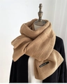 Écharpe en tricot à damier de couleur camel avec motif texturé et étiquette de marque - Khaki