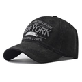 Detail der Vintage-Baseballkappe aus gewaschener Baumwolle mit 3D-New York-Stickerei - Verstellbar / Schwarz