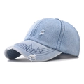 Hellblaue Jeans-Baseballkappe im Distressed-Look mit Vintage-Waschung und Ziernähten - Hellblau