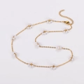 Minimalist daisy flower necklace with white pearls and gold metal chain extension - White