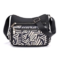 Borsa a tracolla in nylon nero con tasca geometrica e cinturino regolabile - Motivo Strisce Bianche