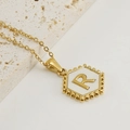 18K gouden ketting met een zeshoekige witte emaille hanger en een gouden letter R - Stijl R (Met Ketting) / Met Schakelketting