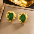 Boucles d'oreilles vintage dorées à l'or avec pierres en résine verte dans leur boîte - Or 18K/Résine Verte / Or/Vert