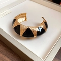 Franse vintage open armband met zwart emaille en golvende gouden textuur voor dames - Brede Versie / Zwart/Goud