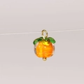 Handgefertigter orangefarbener Glasanhänger in Persimone-Form mit grünem Blatt für DIY - Orangefarbene Kaki