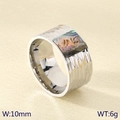 Anillo ancho martillado de acero inoxidable plateado con incrustación de abulón - US 6 / Color Acero