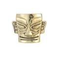 Macro di una spilla a maschera in bronzo Sanxingdui dorata 3D con dettagli in metallo - Bronzo Antico (D067-A)